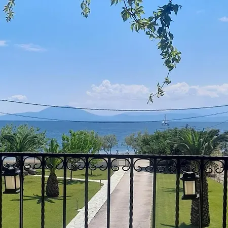 卡里漫尼斯公寓 *