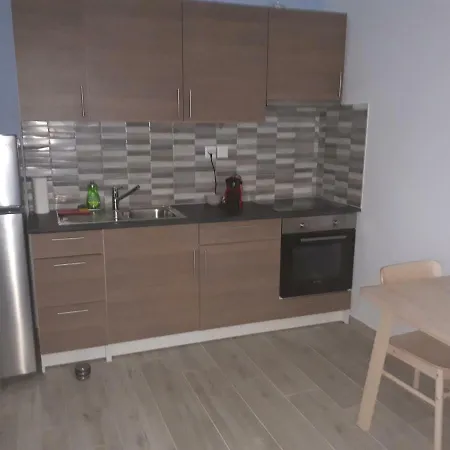 卡里漫尼斯公寓 *